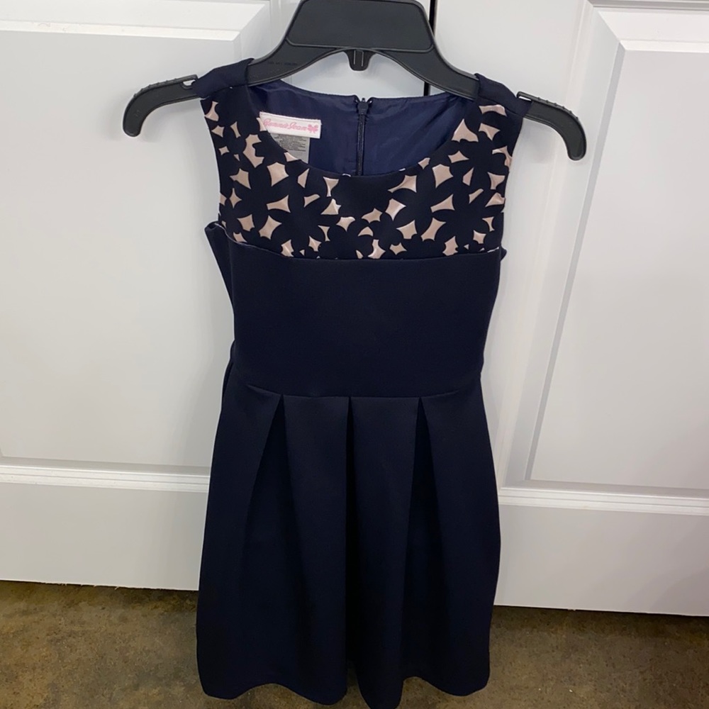 Little girl dress, size 8. Great condition.
